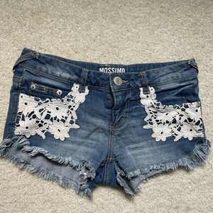 Mossimo jean shorts with embroidered flowers